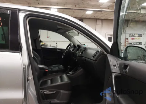 2012 Volkswagen Tiguan Le z USA, uszkodzony, nr VIN WVGAV7AX4CW578576